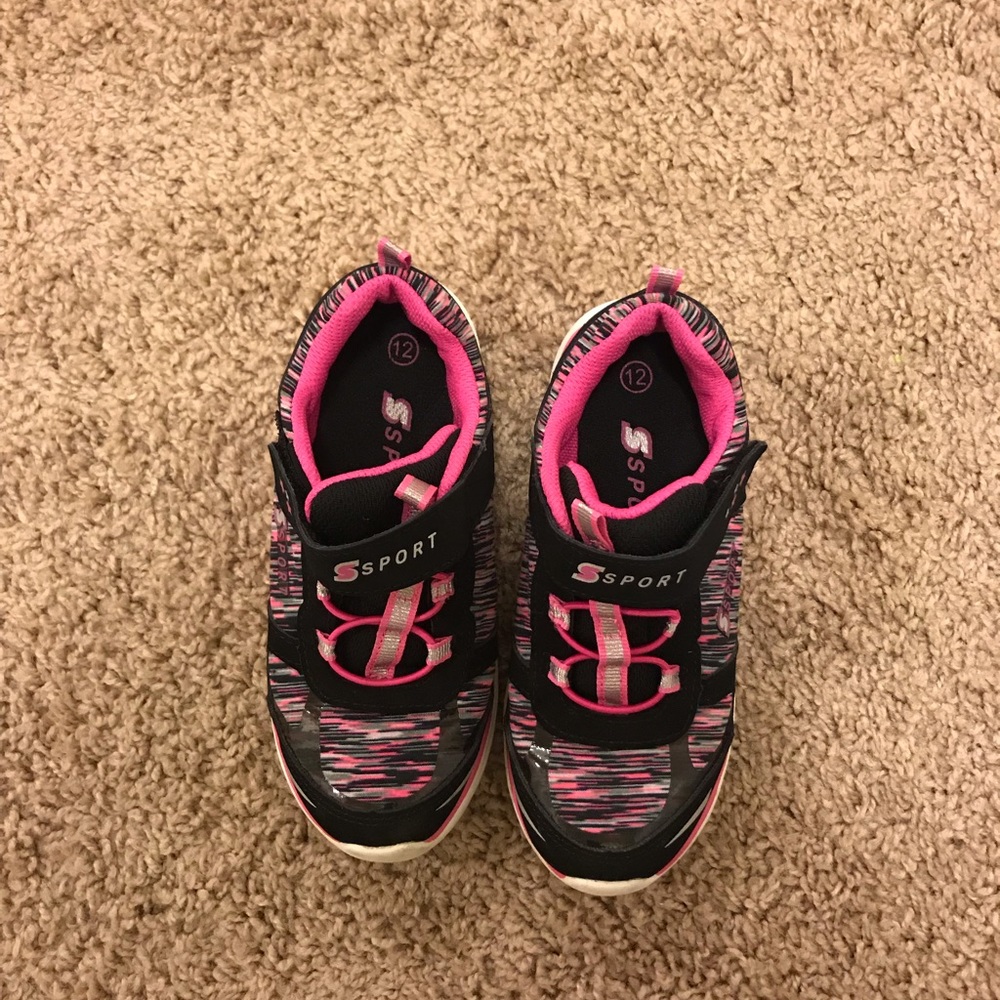 S Sport by Skechers